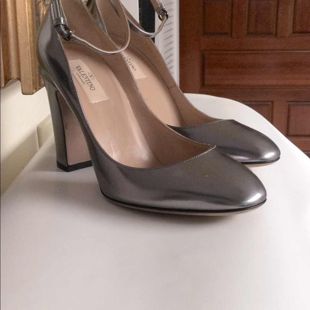 Valentino Metallic Silver Leather Block Heel Pumps - Picture 4 of 16